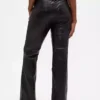 Pantaloni a vita bassa in pelle vegana riciclata, modello lungo e aderente