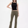 Pantaloni a vita bassa in twill dal taglio lungo e slanciato