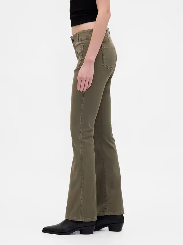 Pantaloni a vita bassa in twill dal taglio lungo e slanciato