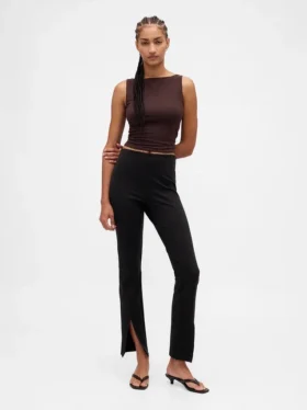Pantaloni a zampa con orlo a spacco in maglia doppia a vita alta