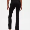 Pantaloni a zampa con orlo a spacco in maglia doppia a vita alta