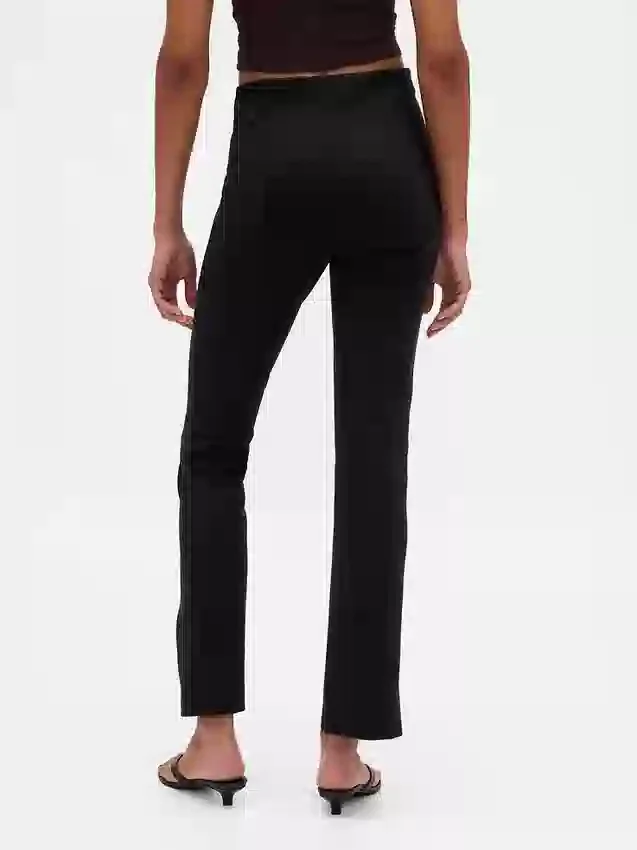 Pantaloni a zampa con orlo a spacco in maglia doppia a vita alta