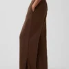 Pantaloni comodi in garza di cotone con orlo a spacco