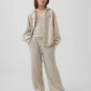 Pantaloni da bambino a gamba larga, comodi e dalla vestibilità rilassata, in maglia a nido d’ape