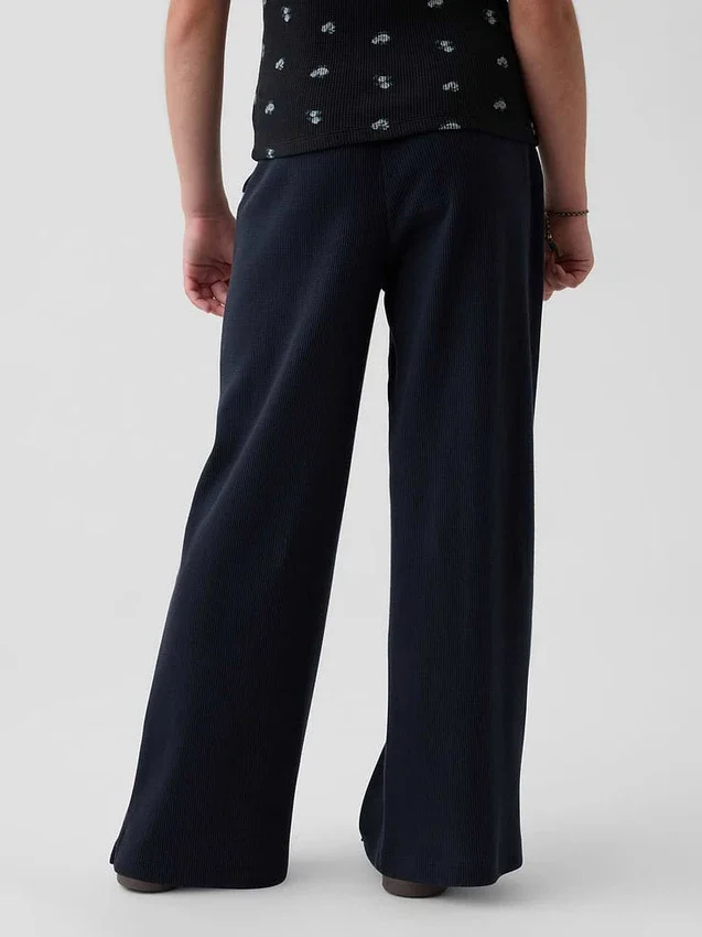 Pantaloni da bambino a gamba larga, comodi e dalla vestibilità rilassata, in maglia a nido d’ape