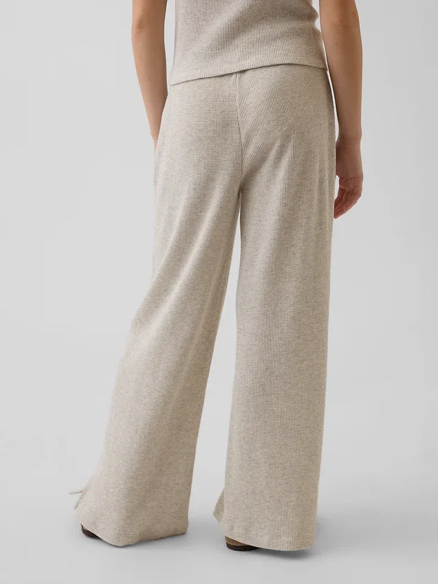 Pantaloni da bambino a gamba larga, comodi e dalla vestibilità rilassata, in maglia a nido d’ape