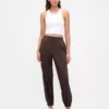 Pantaloni da jogging GapFit Tech a vita alta con orlo con cerniera
