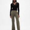 Pantaloni kaki a vita bassa dal taglio ampio e svasato