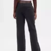 Pantaloni kaki a vita bassa dal taglio ampio e svasato