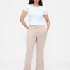 Pantaloni kaki a vita bassa dal taglio ampio e svasato
