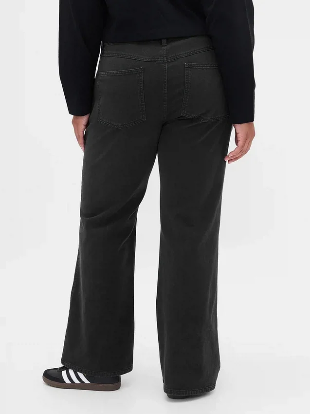 Pantaloni kaki a vita bassa dal taglio ampio e svasato