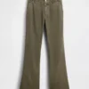 Pantaloni kaki a vita bassa dal taglio ampio e svasato