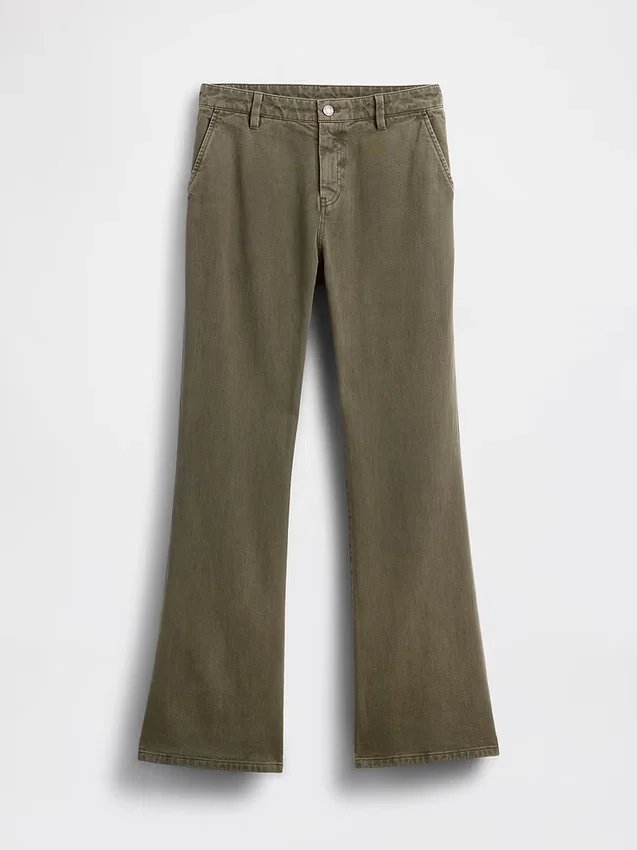 Pantaloni kaki a vita bassa dal taglio ampio e svasato