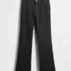 Pantaloni kaki a vita bassa dal taglio ampio e svasato