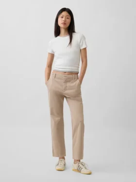 Pantaloni kaki a vita media