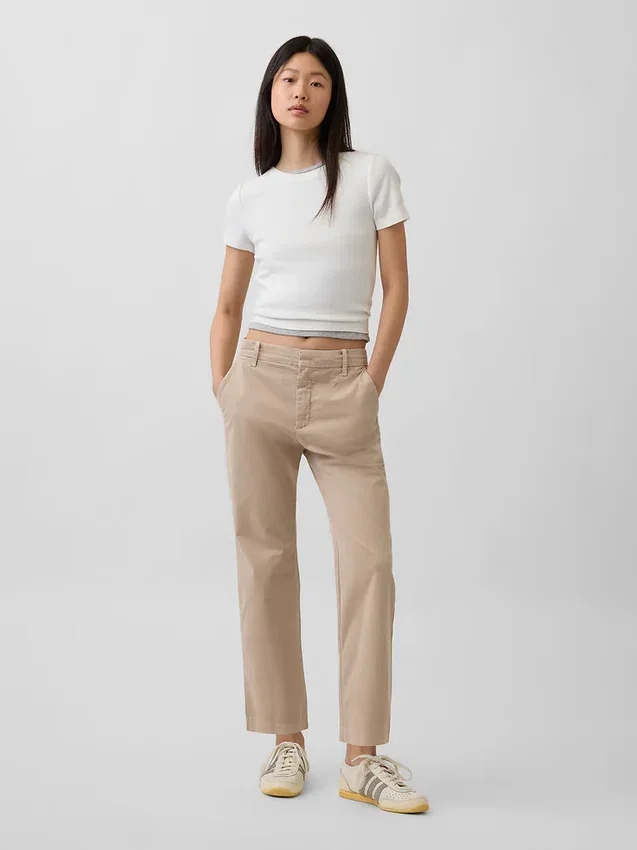 Pantaloni kaki a vita media