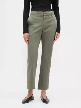 Pantaloni kaki a vita media