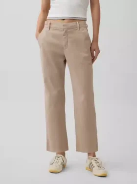 Pantaloni kaki a vita media