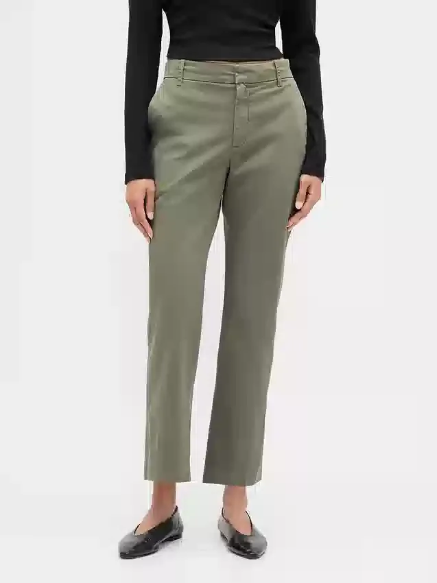 Pantaloni kaki a vita media