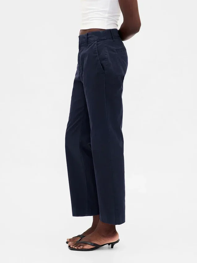 Pantaloni kaki a vita media