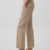 Pantaloni kaki a vita media