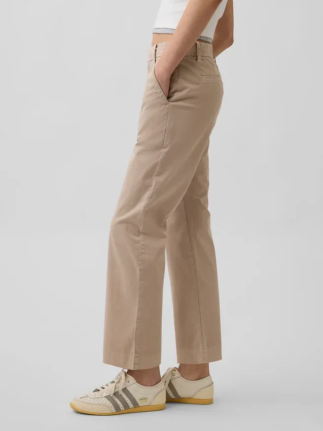 Pantaloni kaki a vita media