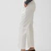 Pantaloni kaki a vita media