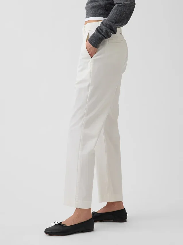 Pantaloni kaki a vita media