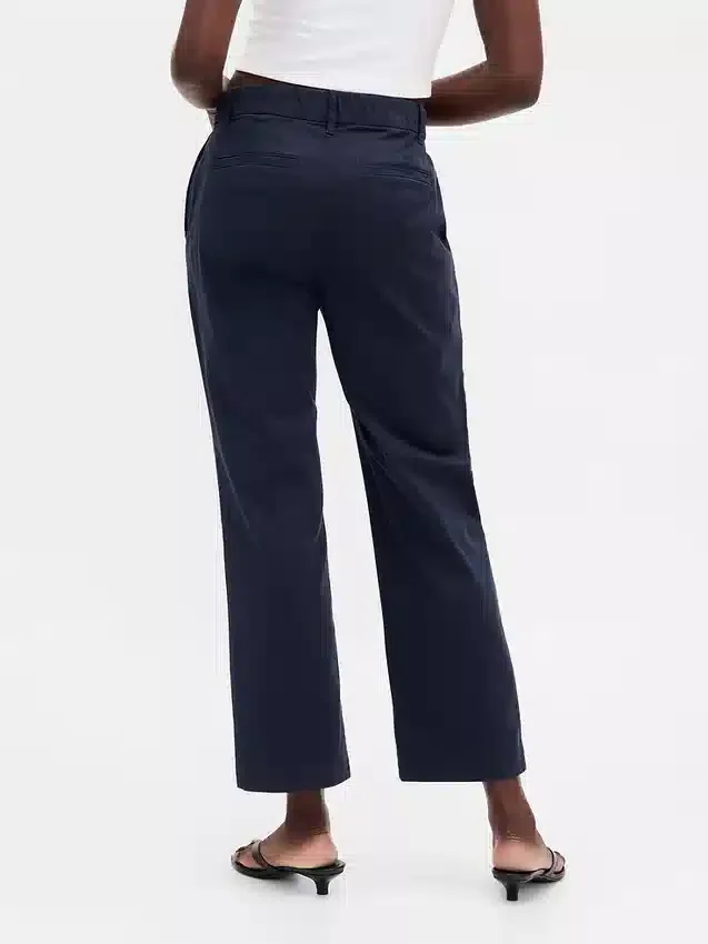 Pantaloni kaki a vita media
