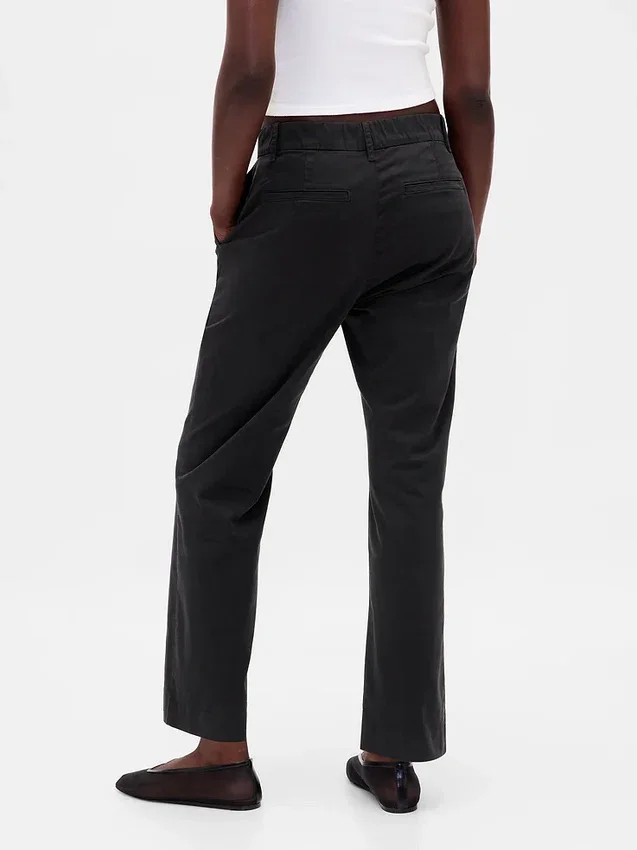 Pantaloni kaki a vita media