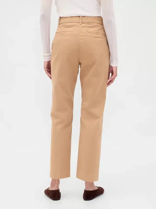 Pantaloni kaki a vita media