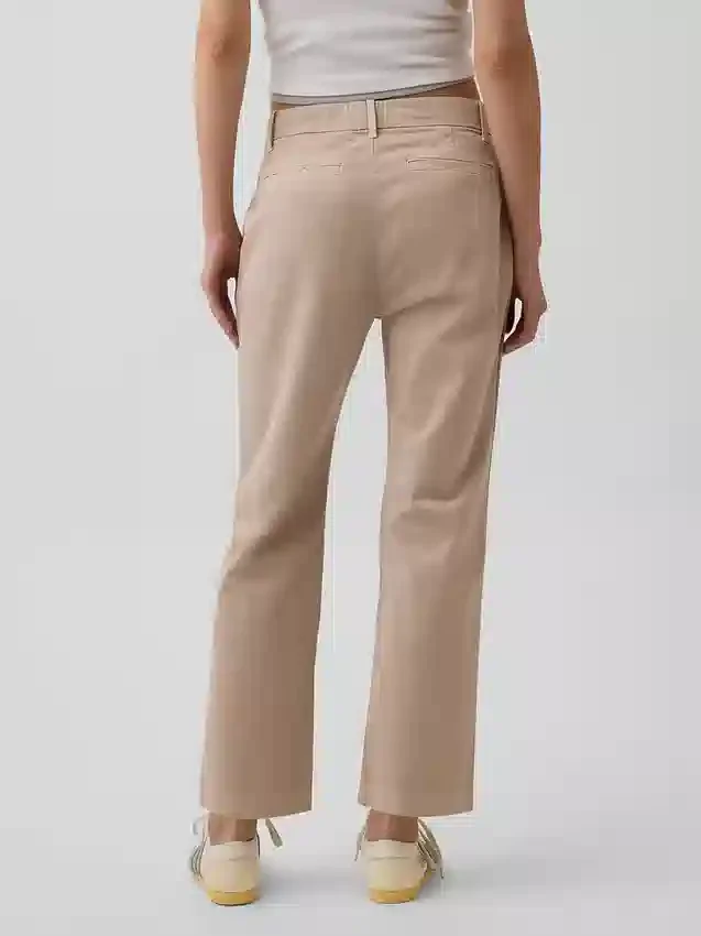 Pantaloni kaki a vita media