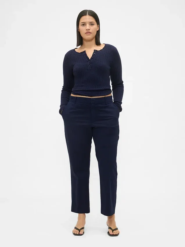Pantaloni kaki a vita media