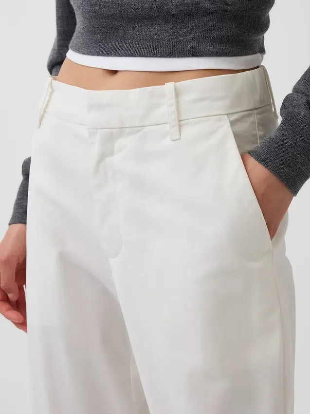 Pantaloni kaki a vita media