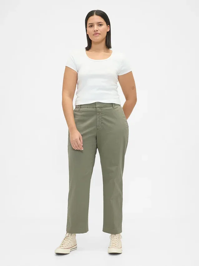Pantaloni kaki a vita media