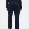 Pantaloni kaki a vita media