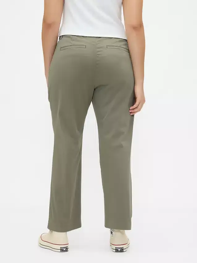Pantaloni kaki a vita media