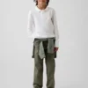 Pantaloni kaki da bambino dal taglio dritto e dalla vestibilità comoda, in stile "Modern Uniform"