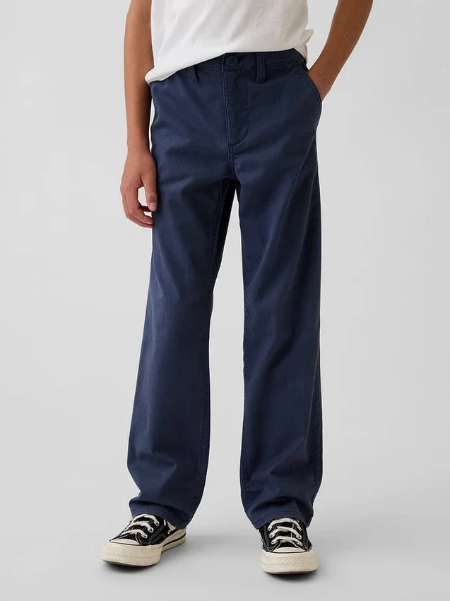 Pantaloni kaki da bambino dal taglio dritto e dalla vestibilità comoda, in stile "Modern Uniform"