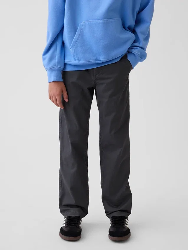 Pantaloni kaki da bambino dal taglio dritto e dalla vestibilità comoda, in stile "Modern Uniform"