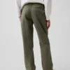 Pantaloni kaki da bambino dal taglio dritto e dalla vestibilità comoda, in stile "Modern Uniform"