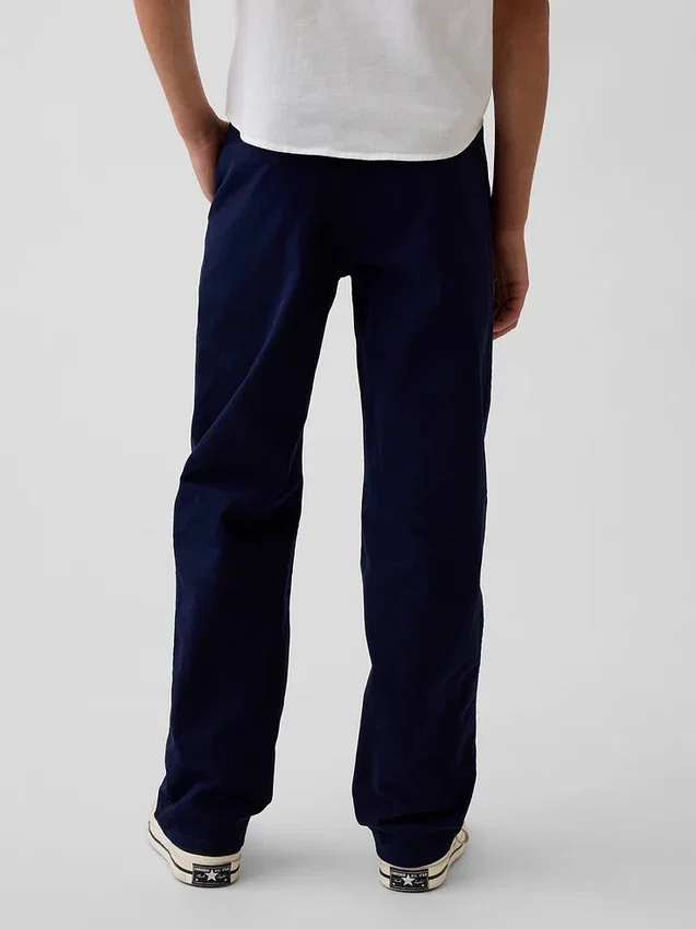 Pantaloni kaki da bambino dal taglio dritto e dalla vestibilità comoda, in stile "Modern Uniform"