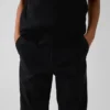 Pantaloni kaki da bambino dal taglio dritto e dalla vestibilità comoda, in stile "Modern Uniform"