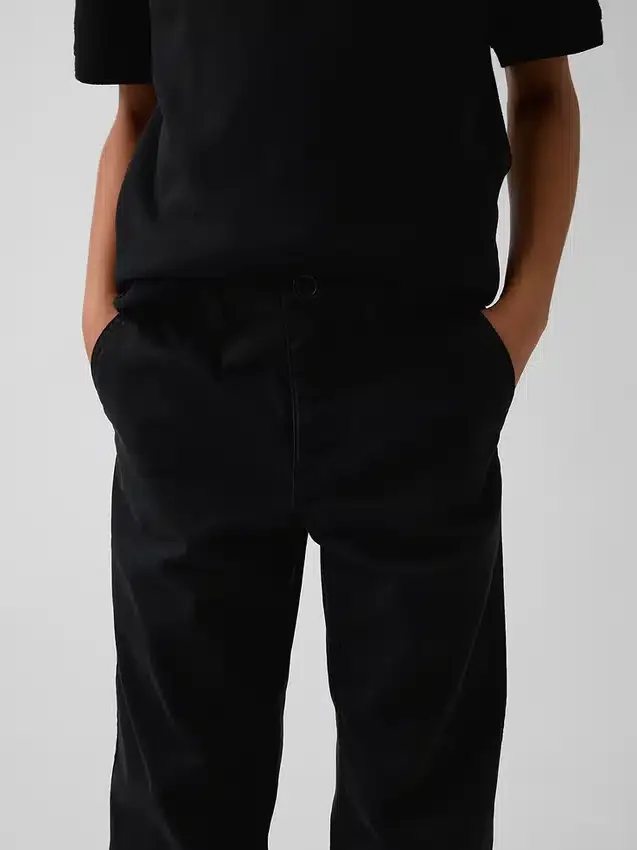 Pantaloni kaki da bambino dal taglio dritto e dalla vestibilità comoda, in stile "Modern Uniform"