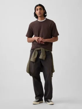 Pantaloni kaki larghi