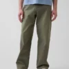 Pantaloni kaki larghi