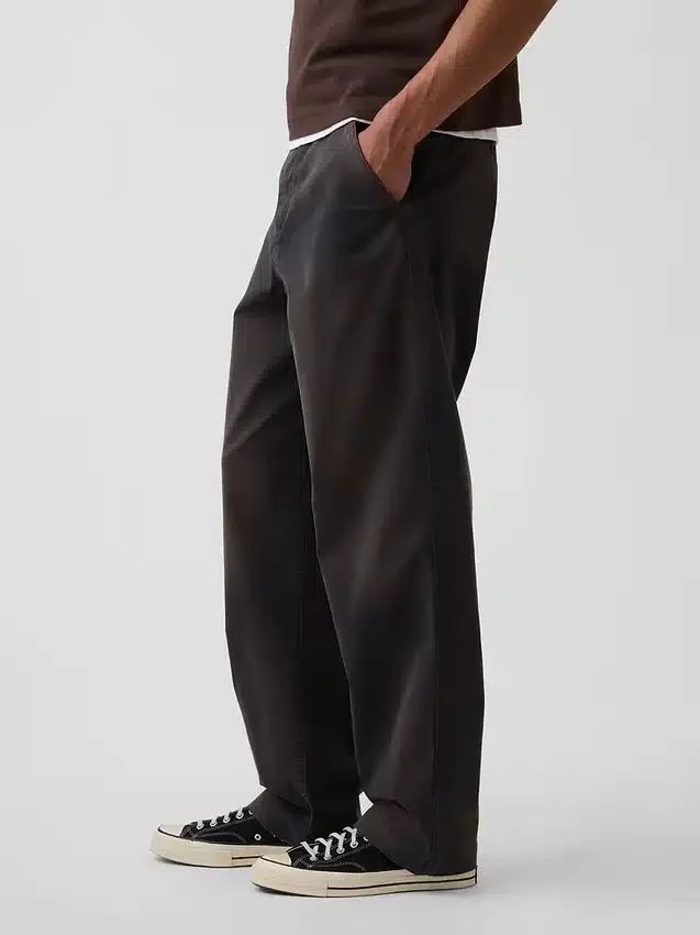 Pantaloni kaki larghi