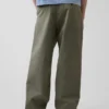 Pantaloni kaki larghi