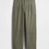 Pantaloni kaki larghi