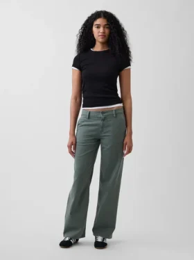Pantaloni kaki larghi a vita bassa in stile anni '90